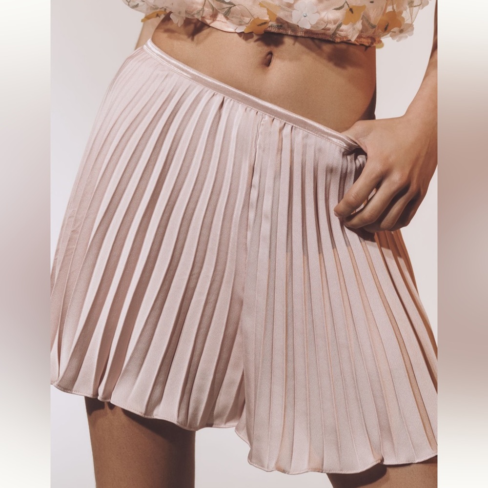 *Anthropologie Silky Plissé Shorts - Picture 2 of 5